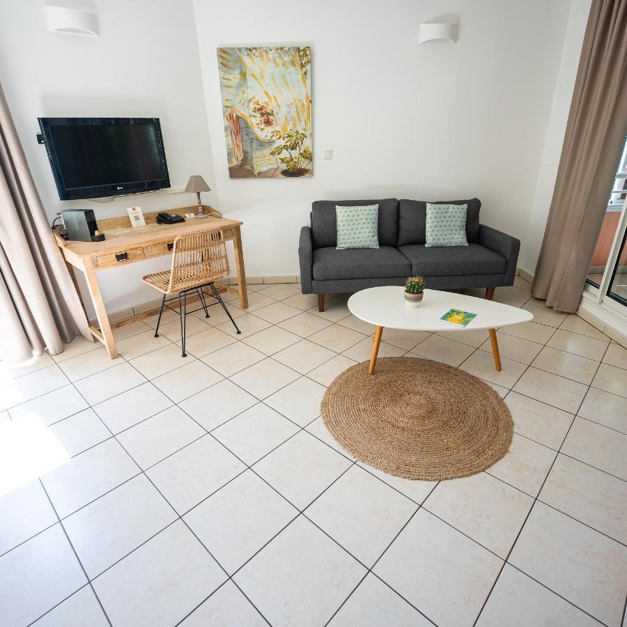 Le Kerveguen Otel Saint-Gilles-les Bains Dış mekan fotoğraf