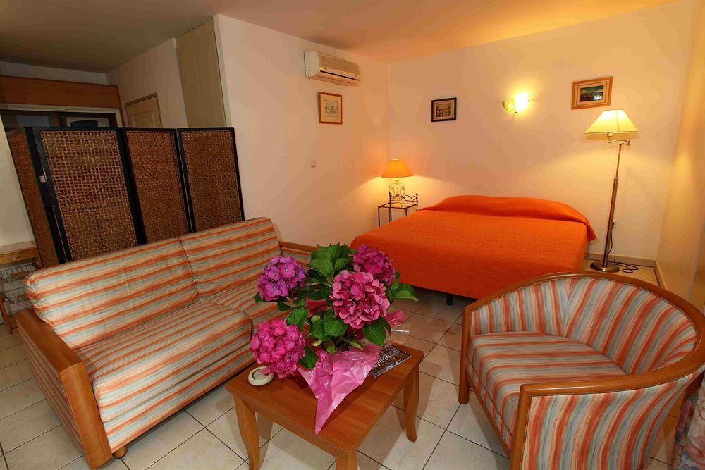 Le Kerveguen Otel Saint-Gilles-les Bains Dış mekan fotoğraf