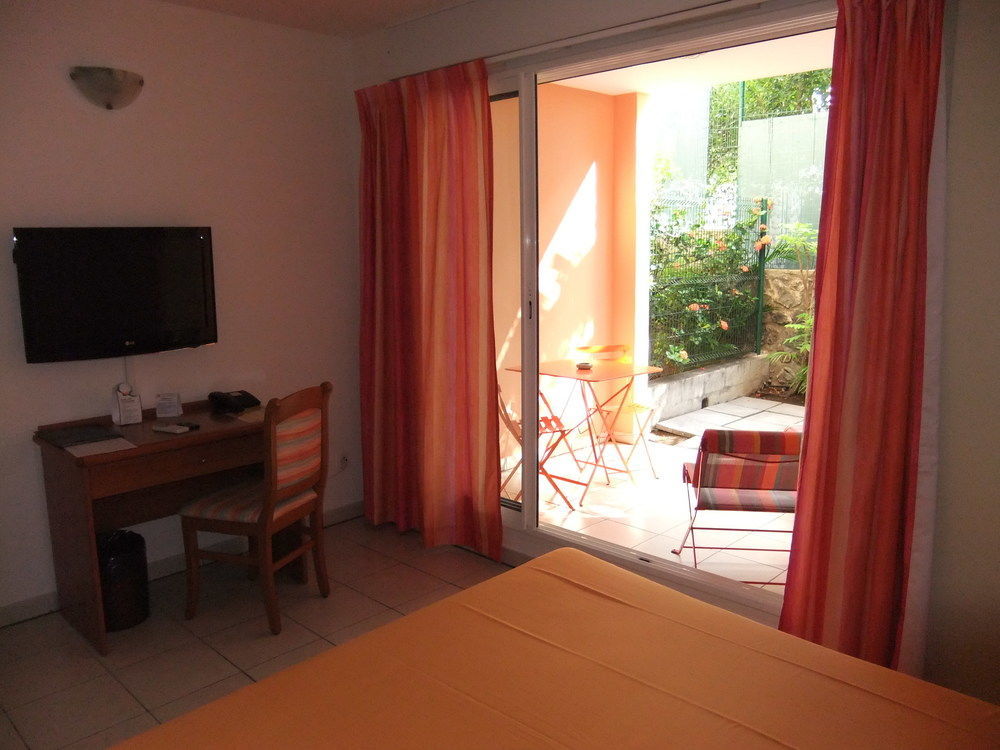 Le Kerveguen Otel Saint-Gilles-les Bains Dış mekan fotoğraf